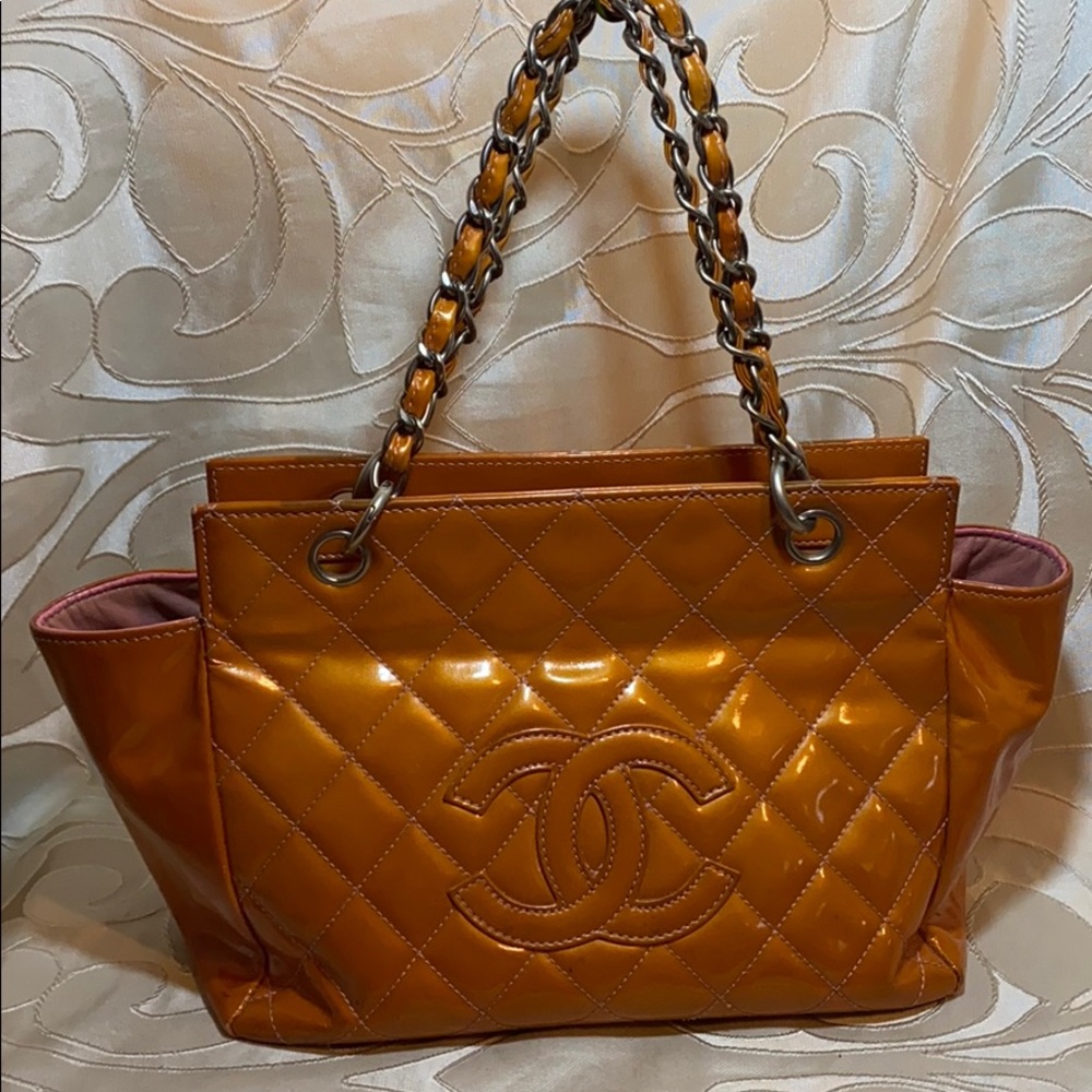 CHANEL Quilted Orange Tote Bag - Picture 2 of 13
